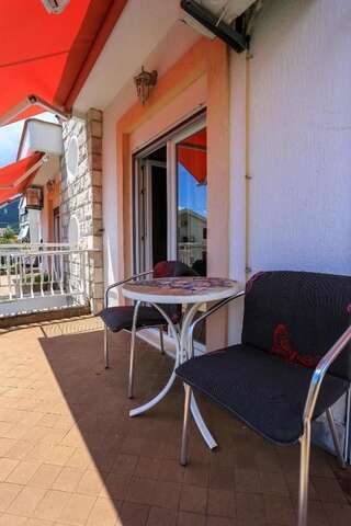 Гостевой дом Белый Дом Биела Апартаменты с 3 спальнями-90